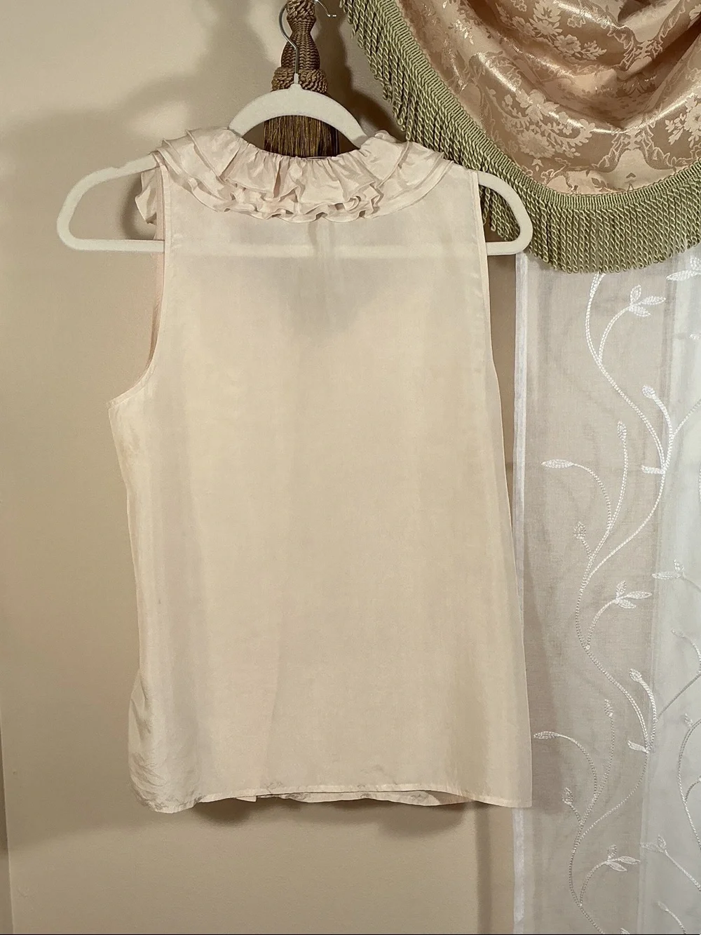 J. Crew 100% Silk Sleeveless Ruffled Collar Botton Front Blouse Sz 8 Ivory